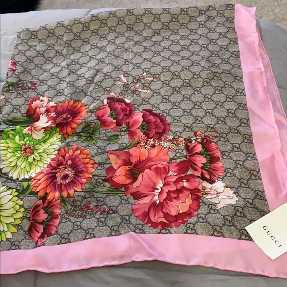 Gucci silk scarf